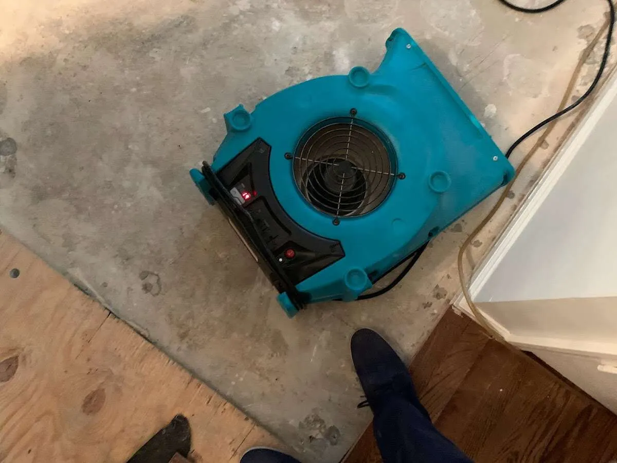 Air mover drying subfloor during Leak Detection & Repair in Saratoga